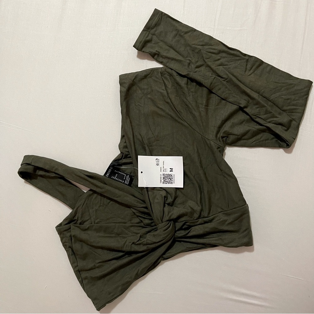 NWT - FOREVER 21 ARMY GREEN TWISTED ONE-SHOULDER CROP TOP